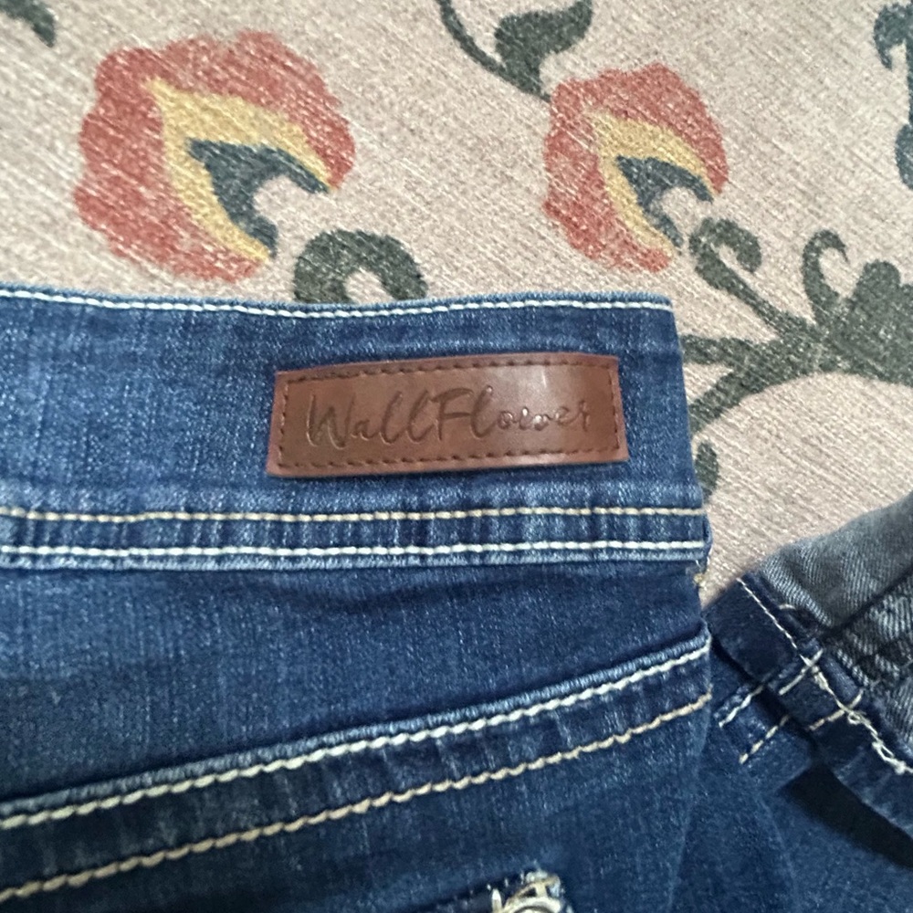 Wallflower Dark Blue Capri Jeans - Picture 4 of 6